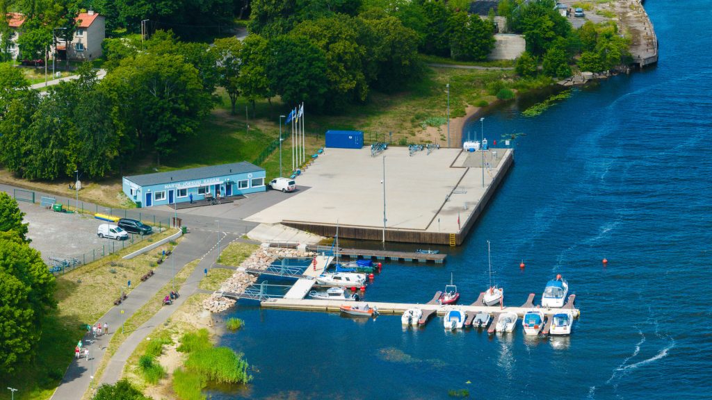 njsadam-main-building-picture Sadamahoone foto